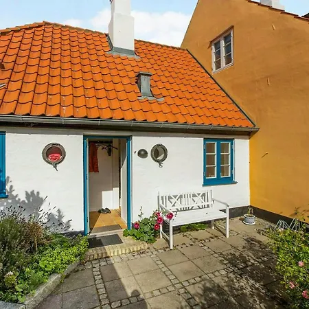 Town House With Views Of Bay